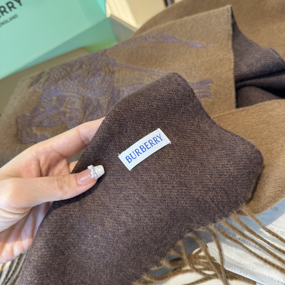 ✨✨Burberry · 巴宝莉双面围巾❗好看的要疯掉了，太有型太有魅力了❗❗非常斯文时尚的秋冬单品！真