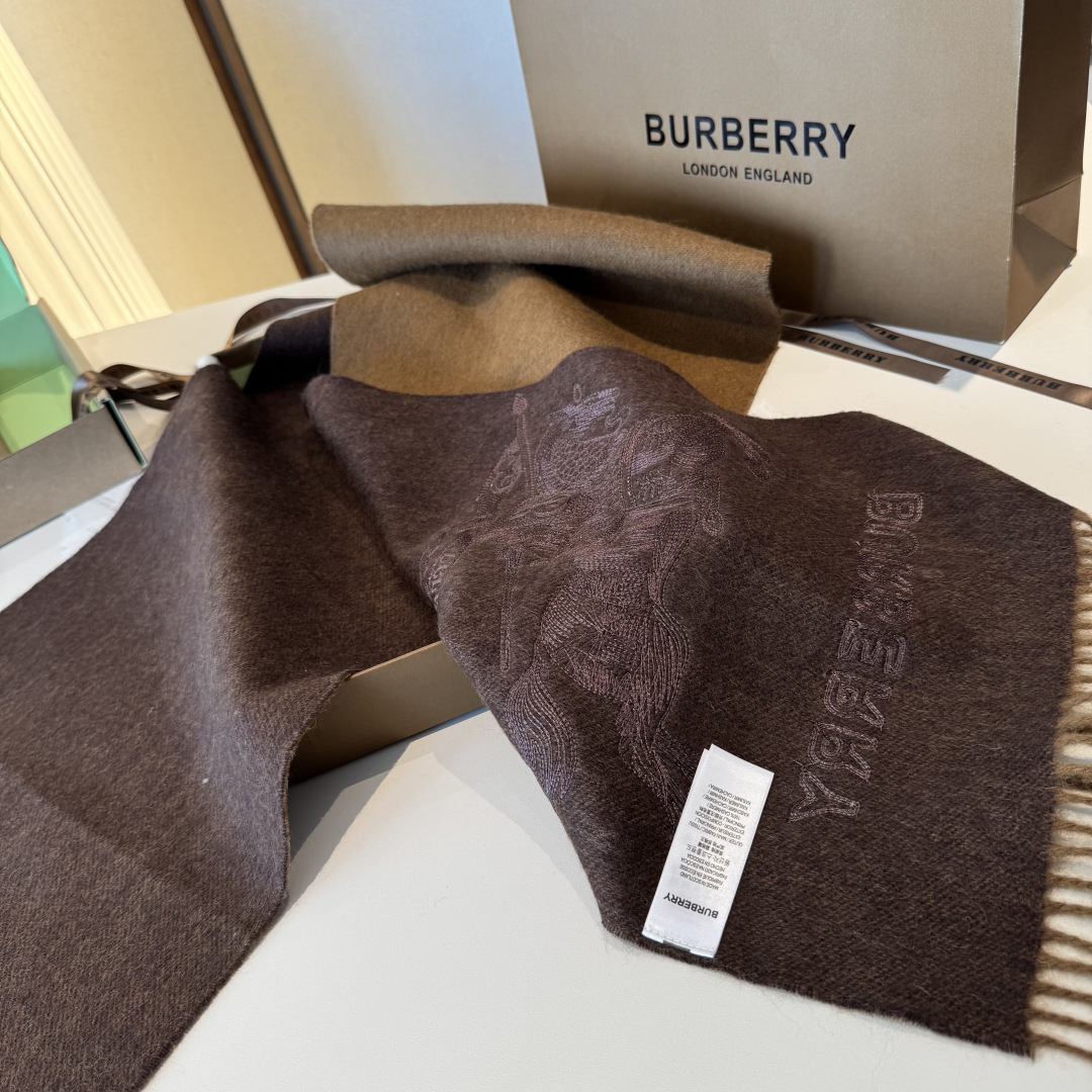 ✨✨Burberry · 巴宝莉双面围巾❗好看的要疯掉了，太有型太有魅力了❗❗非常斯文时尚的秋冬单品！真