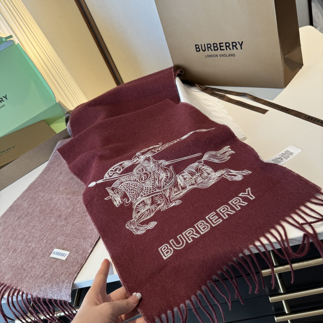 ✨✨Burberry · 巴宝莉双面围巾❗好看的要疯掉了，太有型太有魅力了❗❗非常斯文时尚的秋冬单品！真