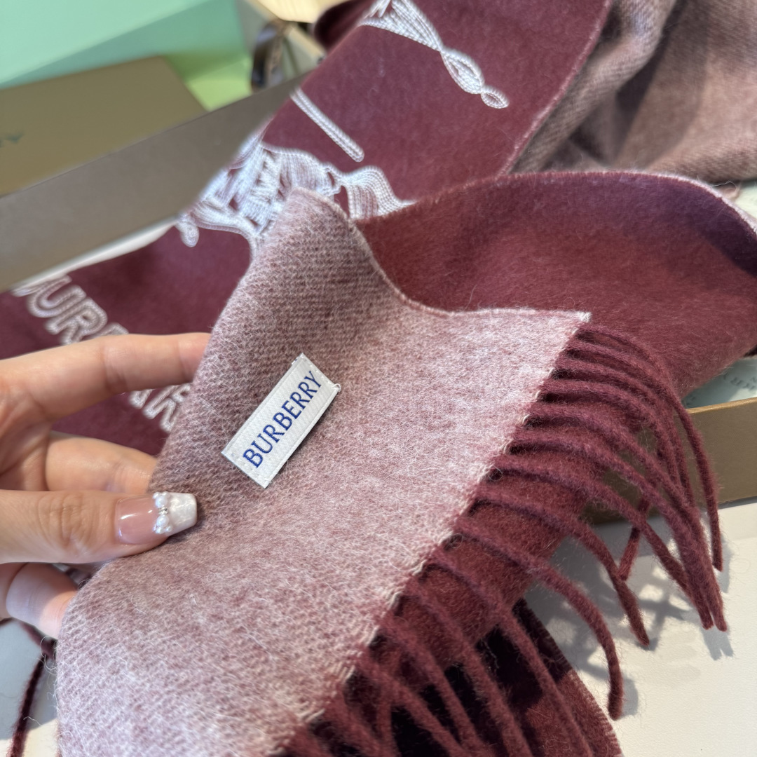 ✨✨Burberry · 巴宝莉双面围巾❗好看的要疯掉了，太有型太有魅力了❗❗非常斯文时尚的秋冬单品！真