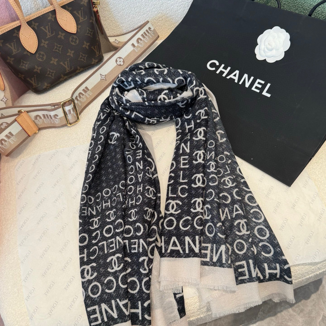 会发光发亮的围巾银丝羊绒长巾✨专柜同步‼️真心赞‼️驴家路易威登经典 Monogram 图案搭配彩色边框