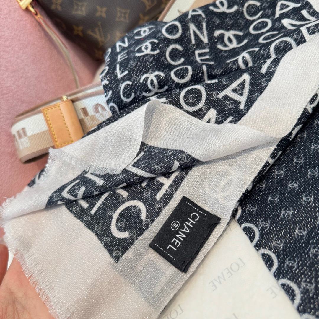 会发光发亮的围巾银丝羊绒长巾✨专柜同步‼️真心赞‼️驴家路易威登经典 Monogram 图案搭配彩色边框