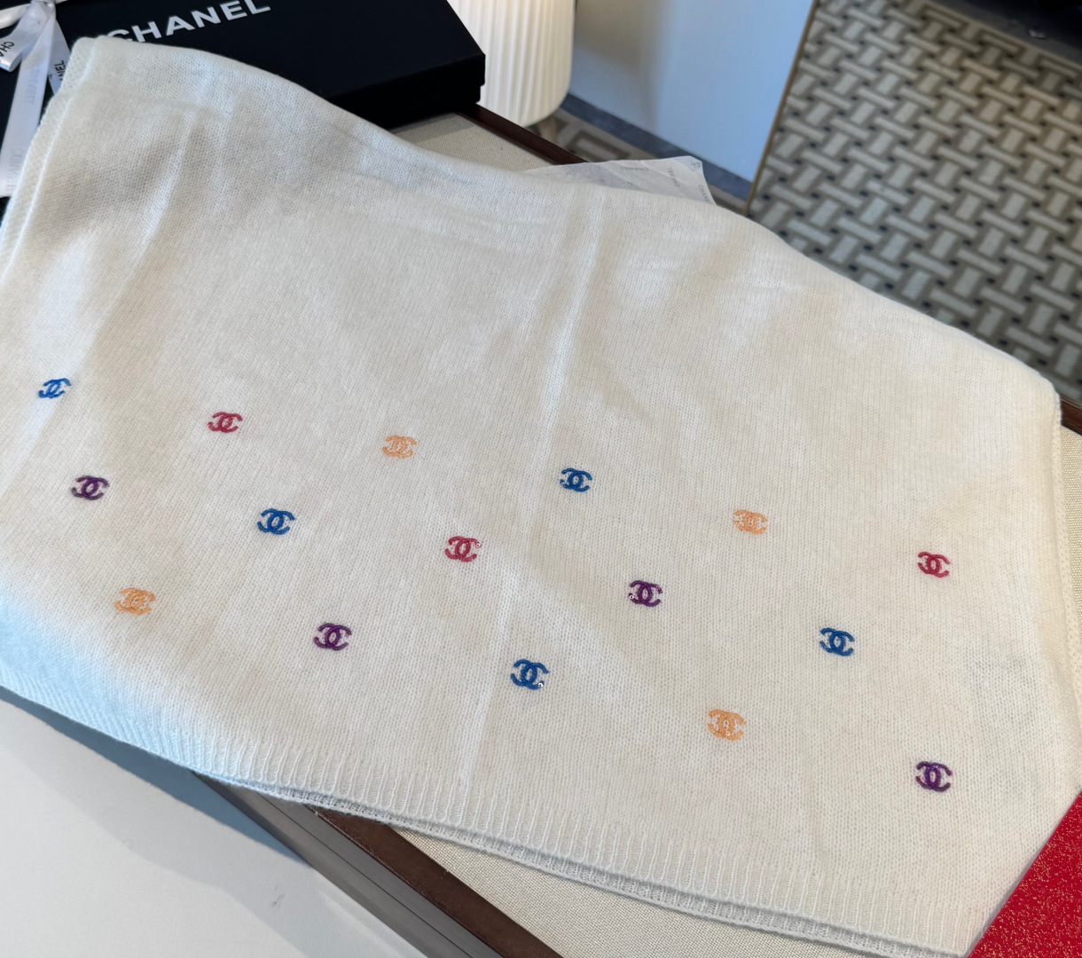 宅女同款Chanel24a小香绵羊毛彩虹🌈珠片围巾披肩尺寸：65cm*180cm