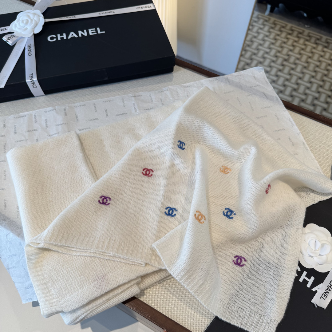 宅女同款Chanel24a小香绵羊毛彩虹🌈珠片围巾披肩尺寸：65cm*180cm