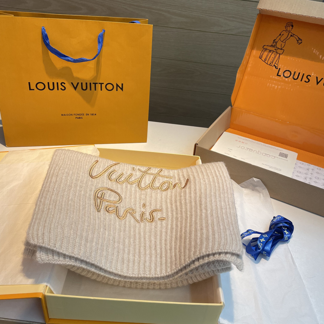 爆款上新 情侣款👍👍LV 独家牛货🐂 奢华尽在尺寸之间，高端品质‼️具有超高羊绒品质才会被此品牌青睐‼️