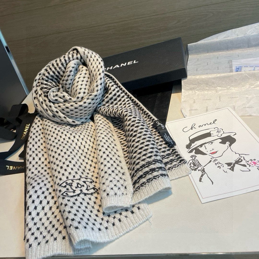 上新💃🏻💋👑👑香奈儿专柜新款💖💖美翻了[流泪]御用殿堂级极品‼️新款专柜在售 进口纯羊绒时尚绣花针织毛线