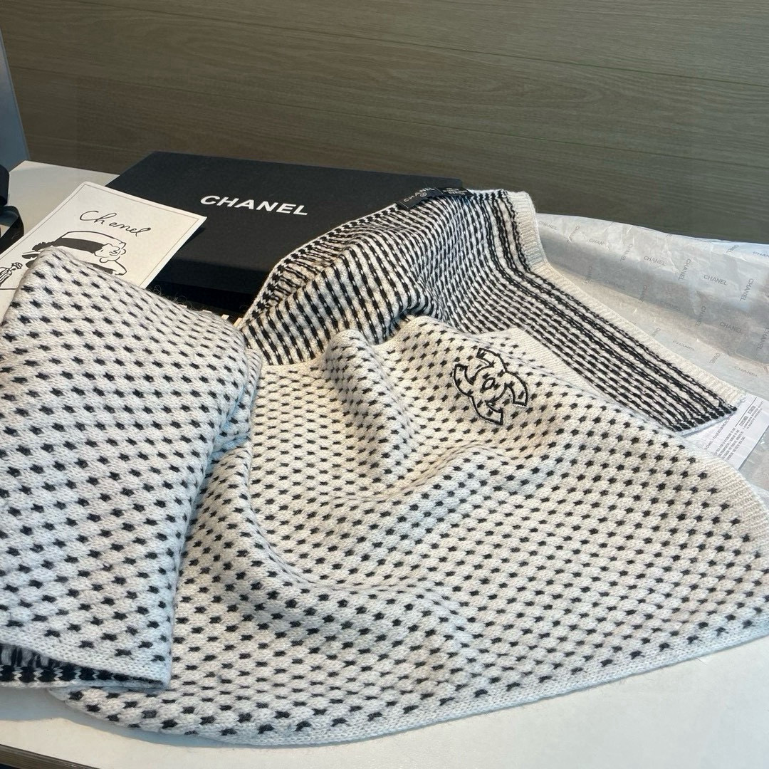 上新💃🏻💋👑👑香奈儿专柜新款💖💖美翻了[流泪]御用殿堂级极品‼️新款专柜在售 进口纯羊绒时尚绣花针织毛线