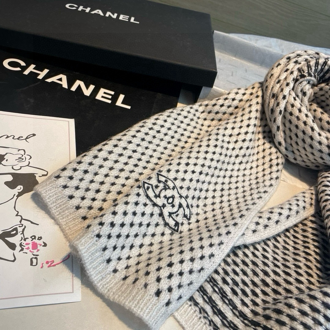 上新💃🏻💋👑👑香奈儿专柜新款💖💖美翻了[流泪]御用殿堂级极品‼️新款专柜在售 进口纯羊绒时尚绣花针织毛线