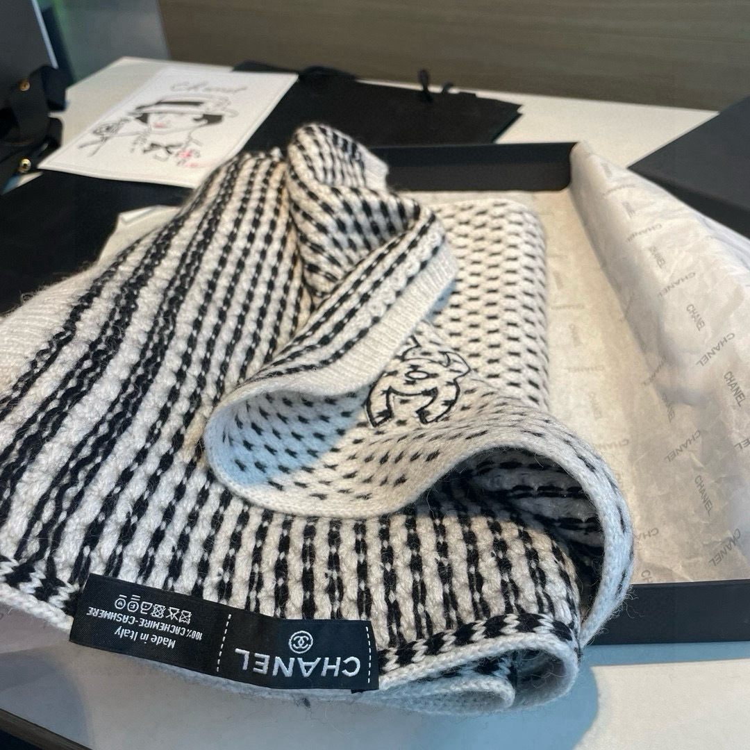 上新💃🏻💋👑👑香奈儿专柜新款💖💖美翻了[流泪]御用殿堂级极品‼️新款专柜在售 进口纯羊绒时尚绣花针织毛线