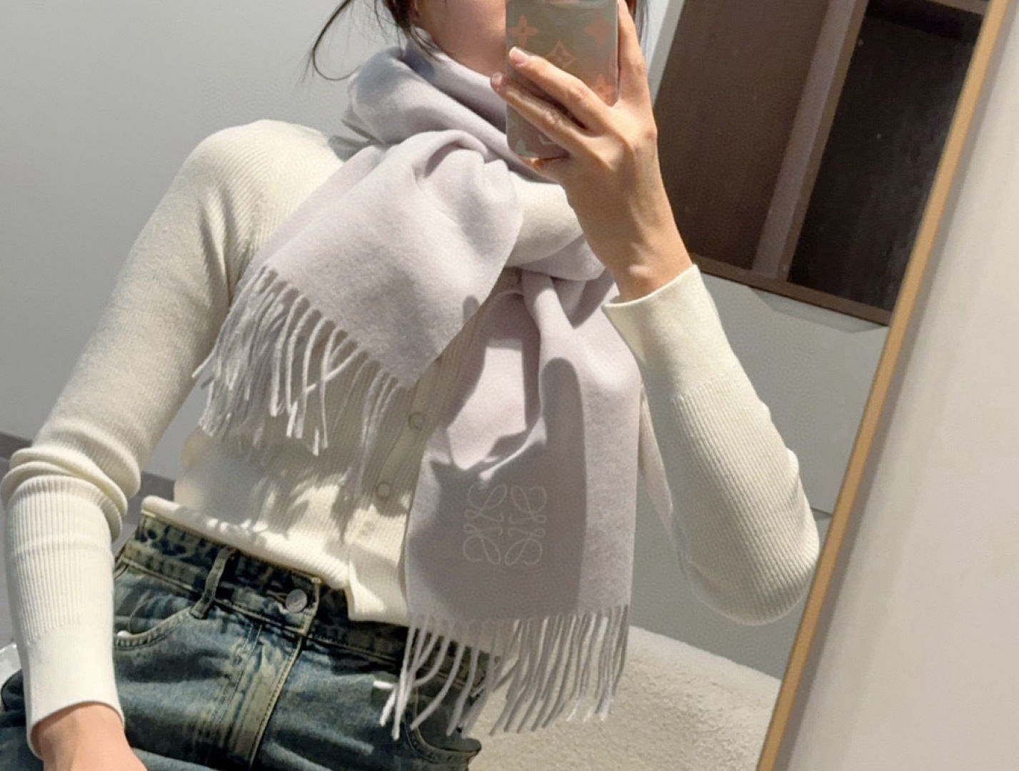 🆕 【▪Loewe · 罗意威难得一见的温柔配色，低调又不失优雅❗】重点推荐❗双面配色，一条围巾两种风格