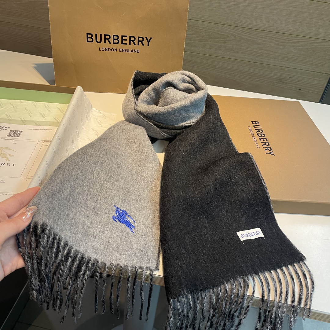 ✨✨Burberry · 巴宝莉双面围巾❗好看的要疯掉了，太有型太有魅力了❗❗非常斯文时尚的秋冬单品！真