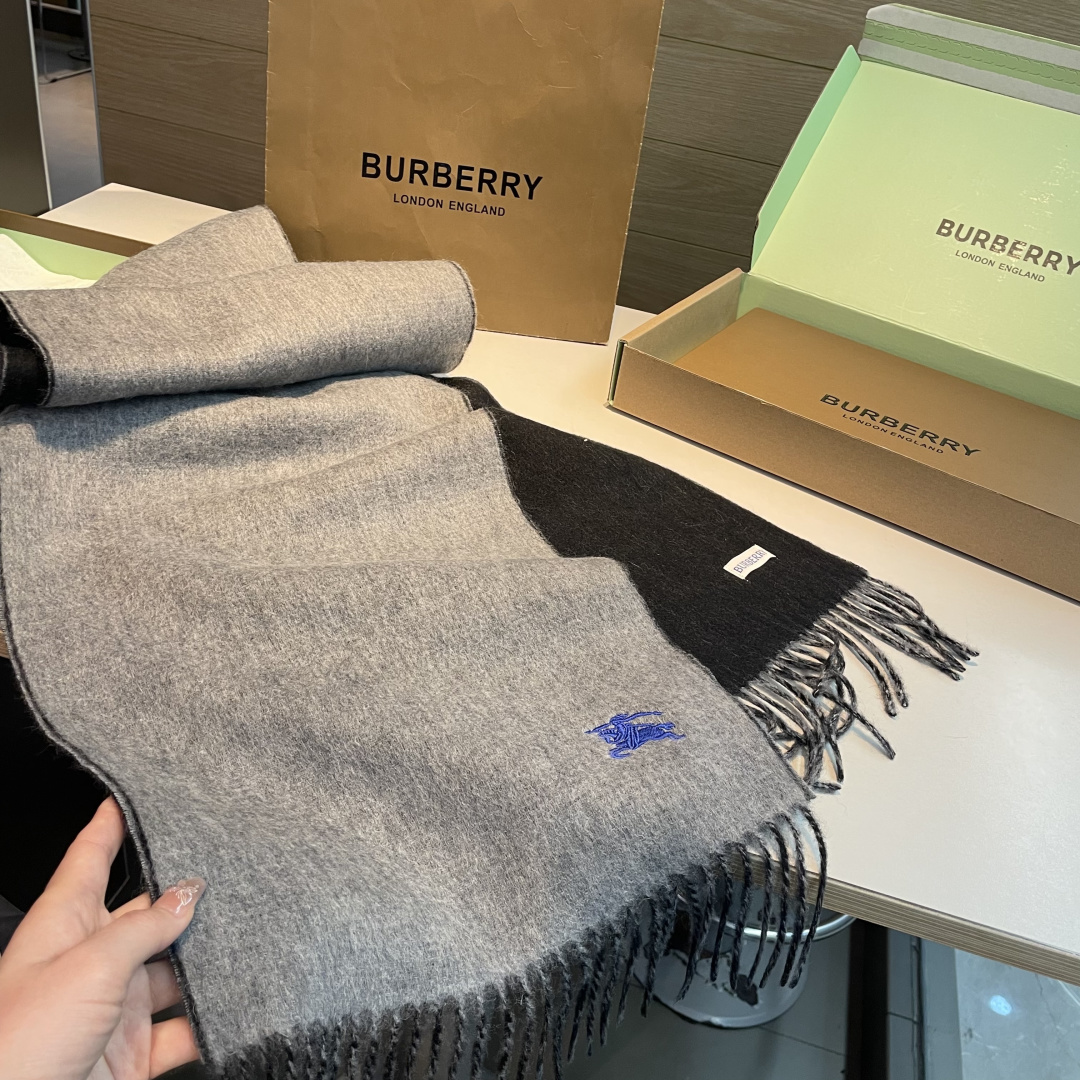 ✨✨Burberry · 巴宝莉双面围巾❗好看的要疯掉了，太有型太有魅力了❗❗非常斯文时尚的秋冬单品！真