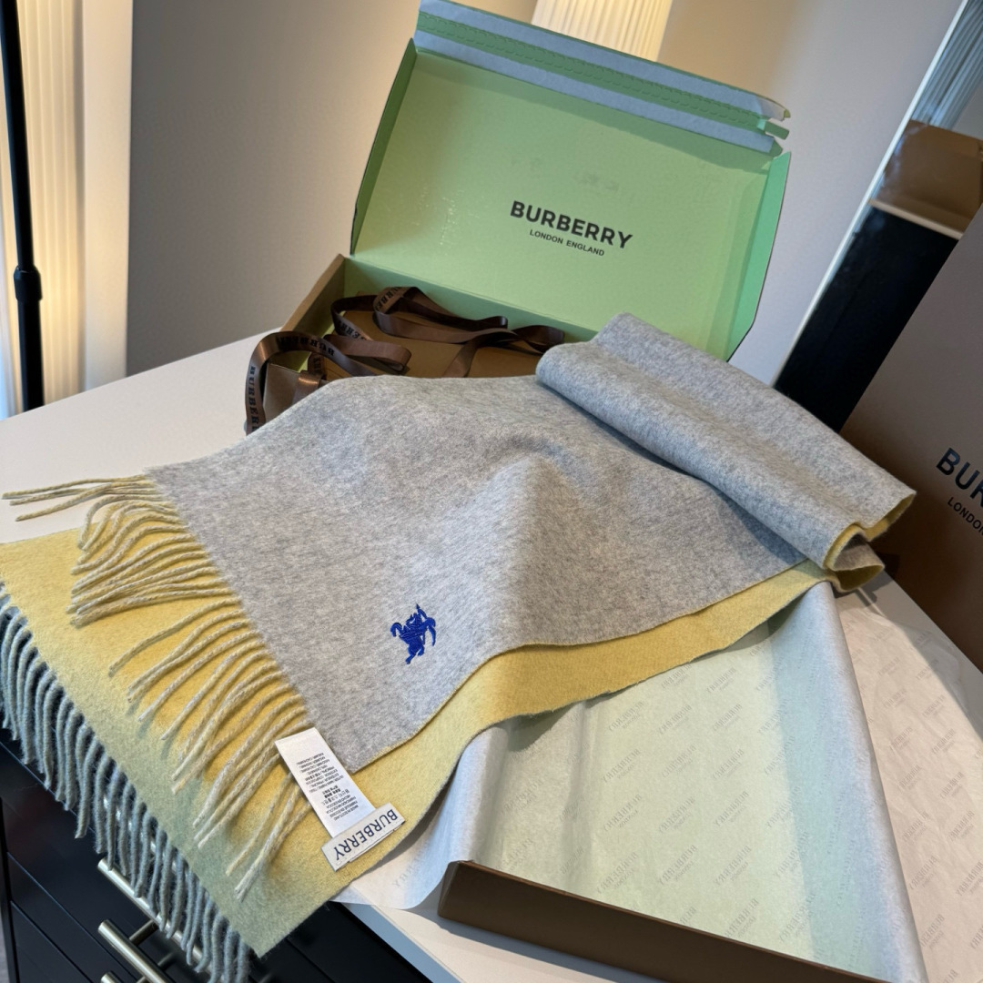 ✨✨Burberry · 巴宝莉双面围巾❗好看的要疯掉了，太有型太有魅力了❗❗非常斯文时尚的秋冬单品！真