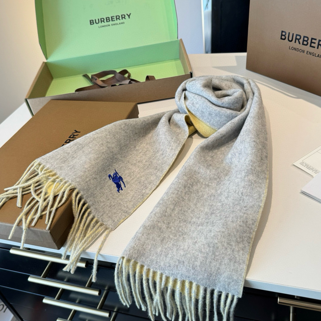 ✨✨Burberry · 巴宝莉双面围巾❗好看的要疯掉了，太有型太有魅力了❗❗非常斯文时尚的秋冬单品！真