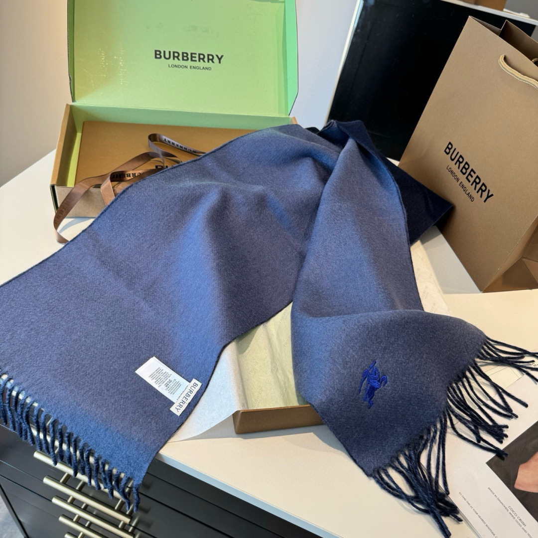 ✨✨Burberry · 巴宝莉双面围巾❗好看的要疯掉了，太有型太有魅力了❗❗非常斯文时尚的秋冬单品！真