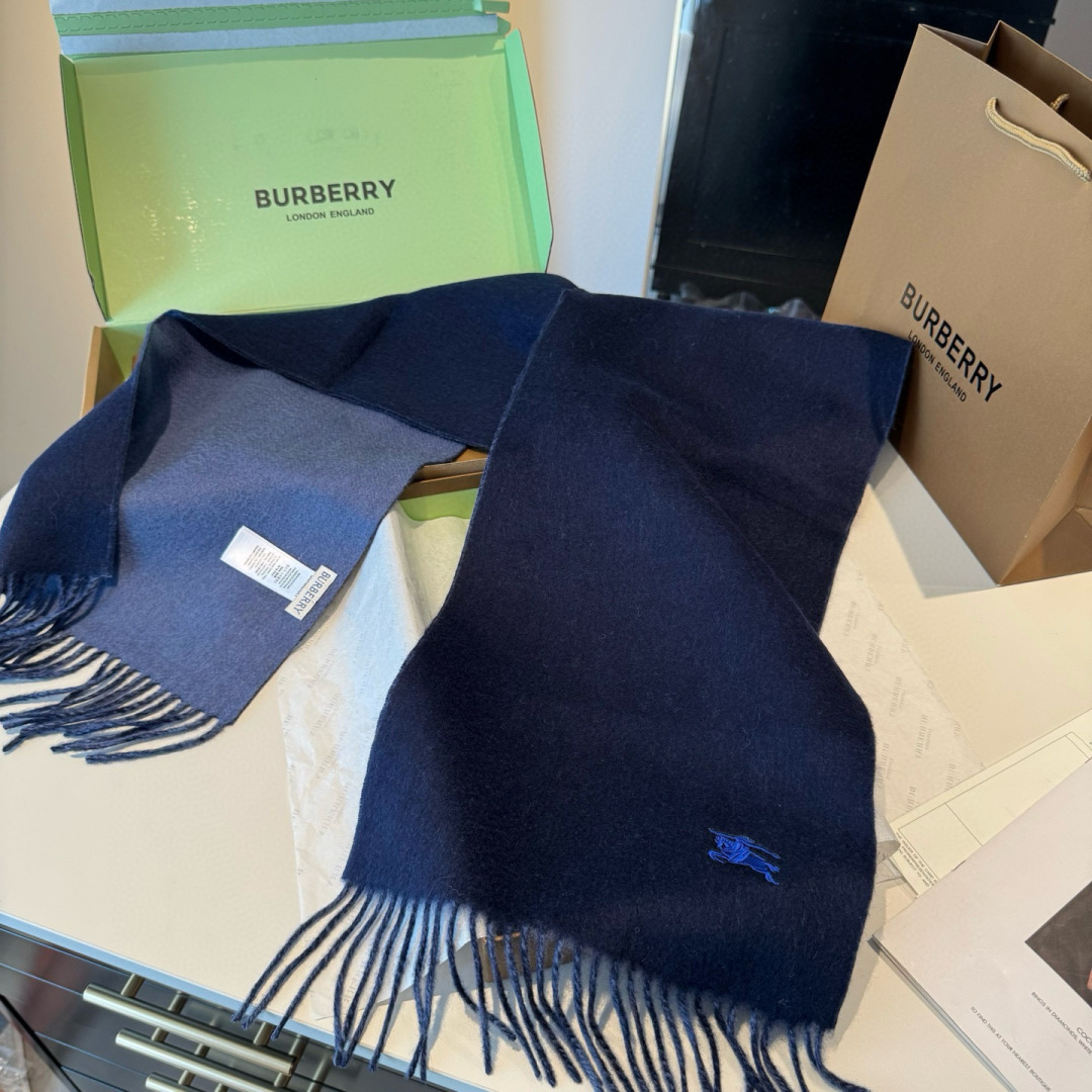 ✨✨Burberry · 巴宝莉双面围巾❗好看的要疯掉了，太有型太有魅力了❗❗非常斯文时尚的秋冬单品！真