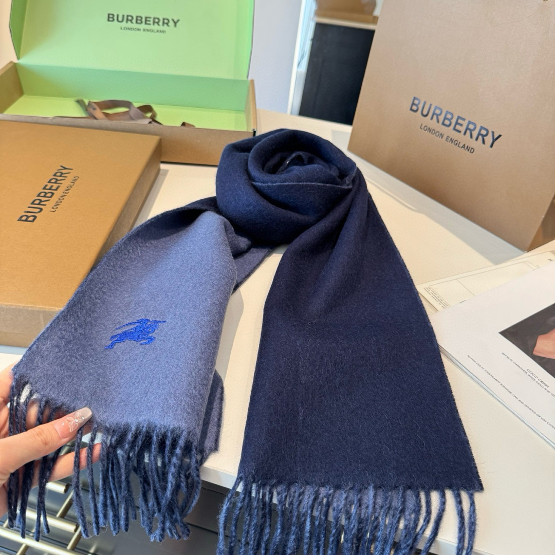 ✨✨Burberry · 巴宝莉双面围巾❗好看的要疯掉了，太有型太有魅力了❗❗非常斯文时尚的秋冬单品！真