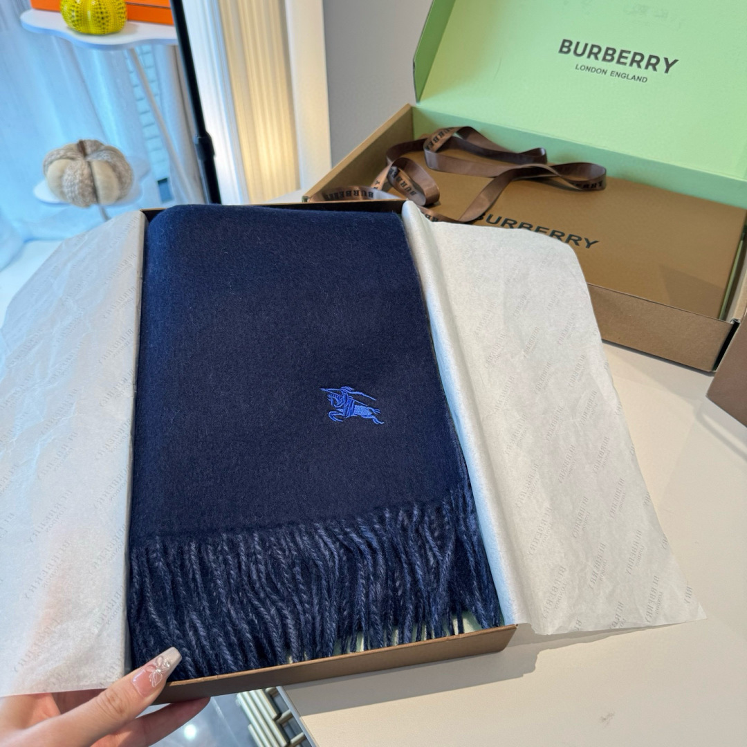 ✨✨Burberry · 巴宝莉双面围巾❗好看的要疯掉了，太有型太有魅力了❗❗非常斯文时尚的秋冬单品！真