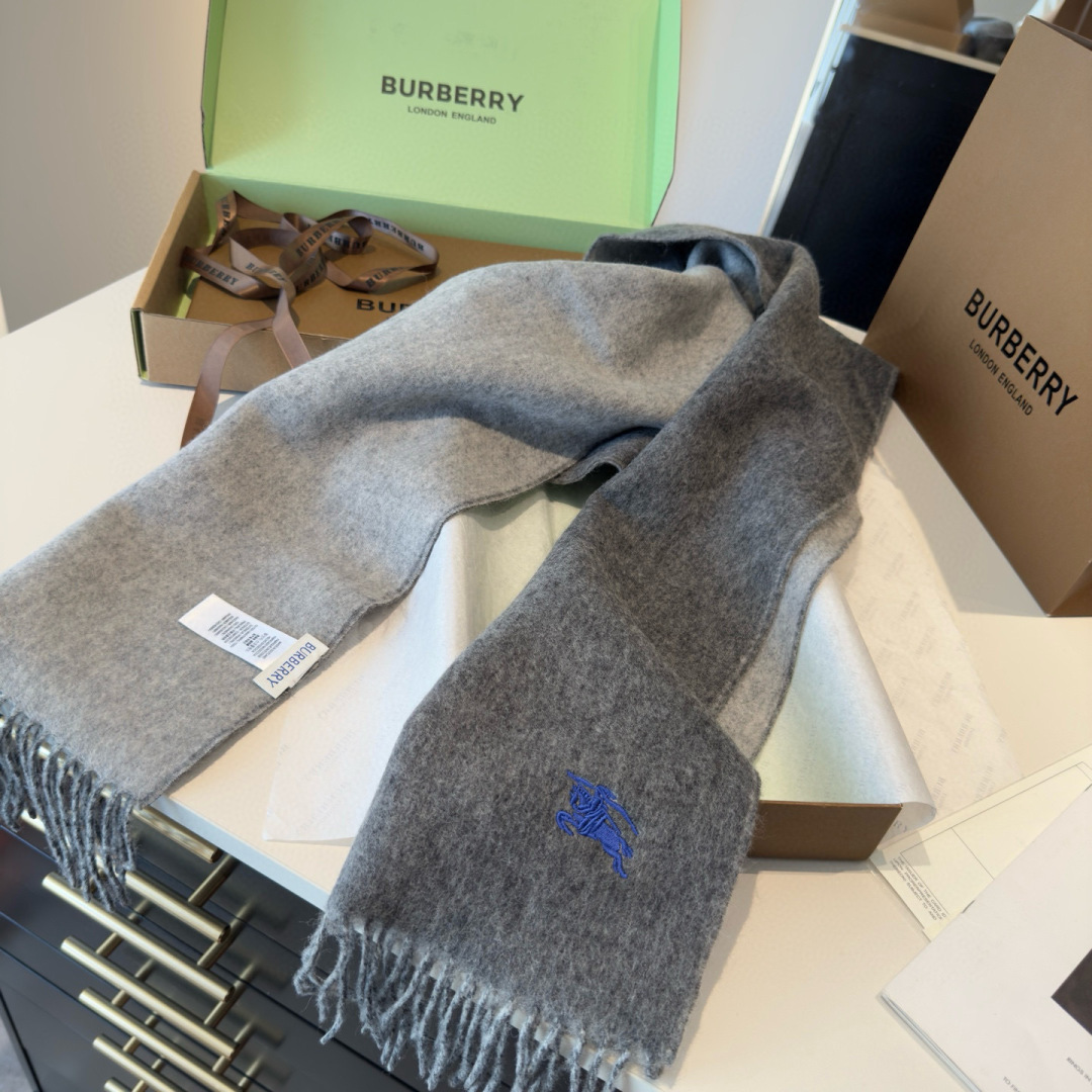 ✨✨Burberry · 巴宝莉双面围巾❗好看的要疯掉了，太有型太有魅力了❗❗非常斯文时尚的秋冬单品！真
