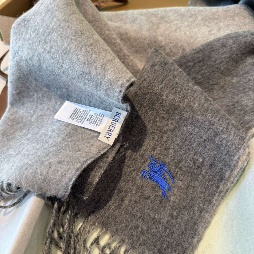 ✨✨Burberry · 巴宝莉双面围巾❗好看的要疯掉了，太有型太有魅力了❗❗非常斯文时尚的秋冬单品！真