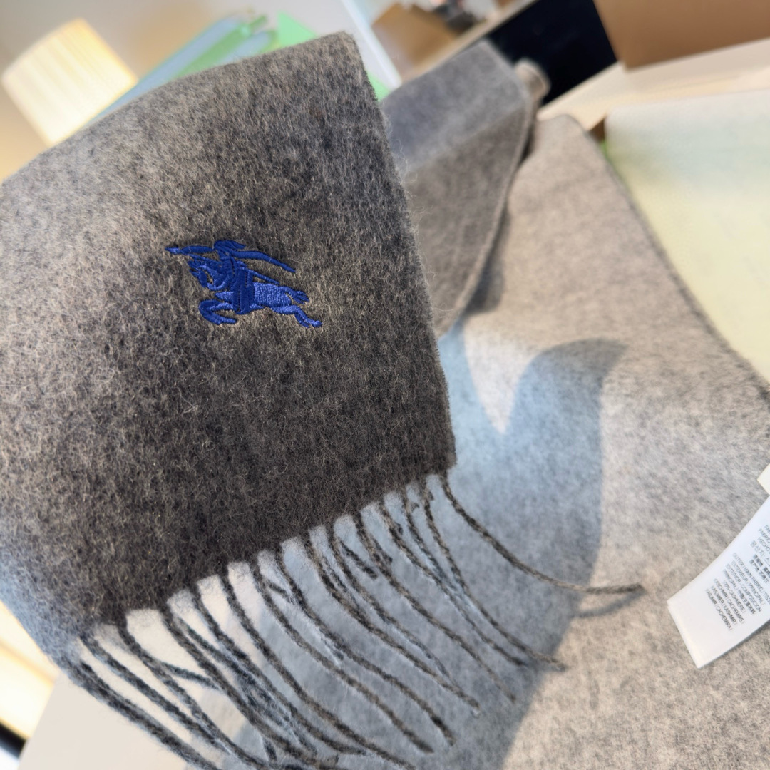 ✨✨Burberry · 巴宝莉双面围巾❗好看的要疯掉了，太有型太有魅力了❗❗非常斯文时尚的秋冬单品！真