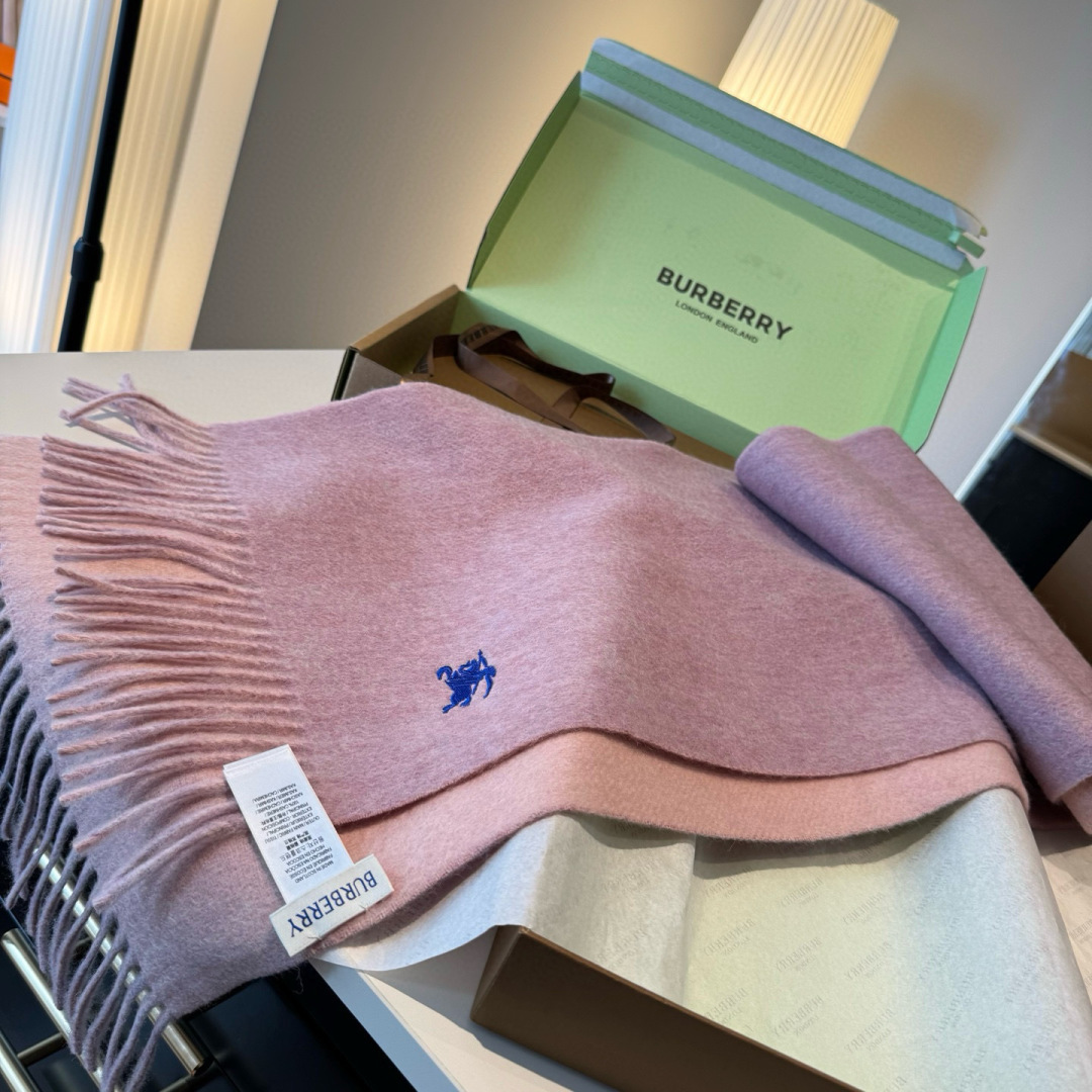 ✨✨Burberry · 巴宝莉双面围巾❗好看的要疯掉了，太有型太有魅力了❗❗非常斯文时尚的秋冬单品！真