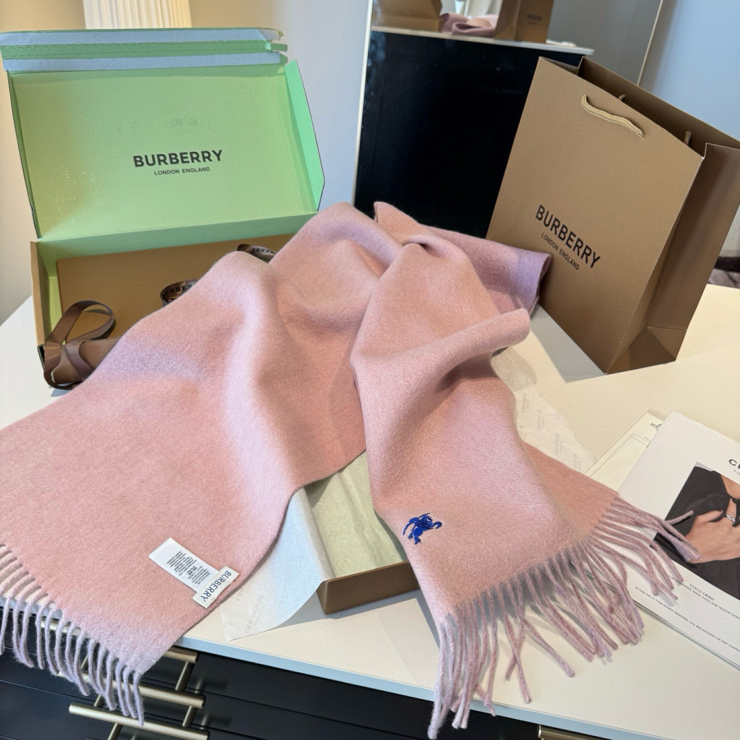 ✨✨Burberry · 巴宝莉双面围巾❗好看的要疯掉了，太有型太有魅力了❗❗非常斯文时尚的秋冬单品！真