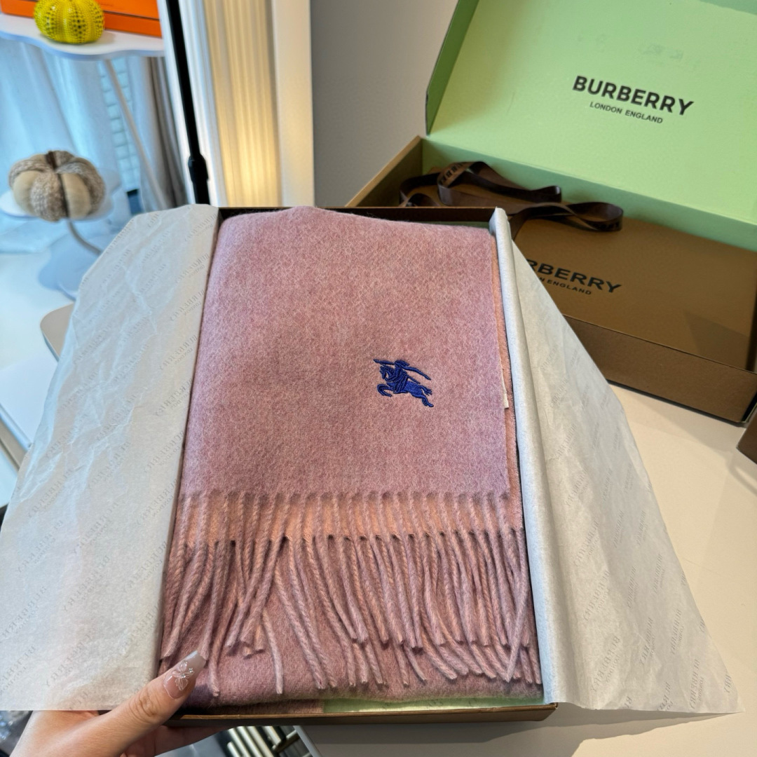 ✨✨Burberry · 巴宝莉双面围巾❗好看的要疯掉了，太有型太有魅力了❗❗非常斯文时尚的秋冬单品！真