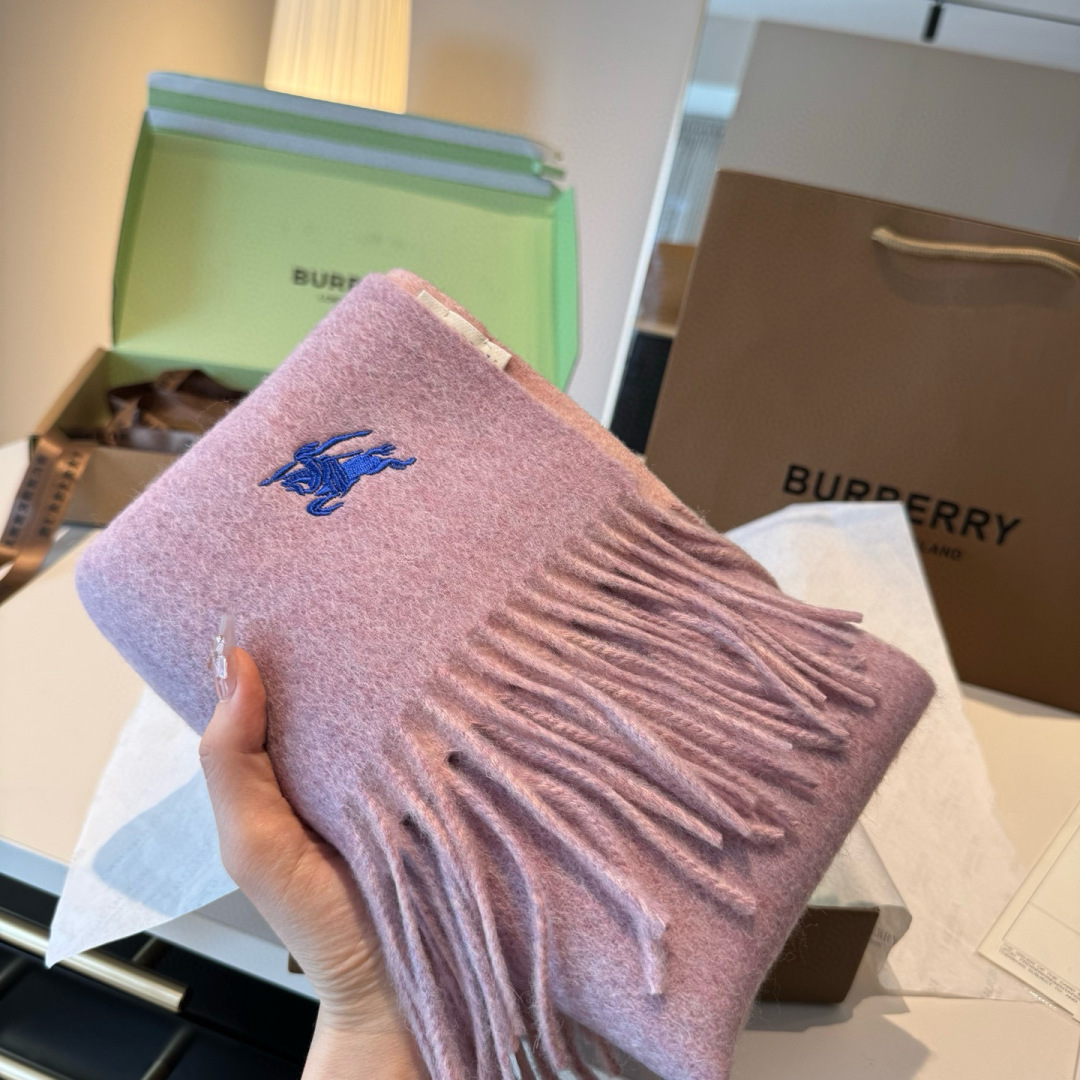 ✨✨Burberry · 巴宝莉双面围巾❗好看的要疯掉了，太有型太有魅力了❗❗非常斯文时尚的秋冬单品！真