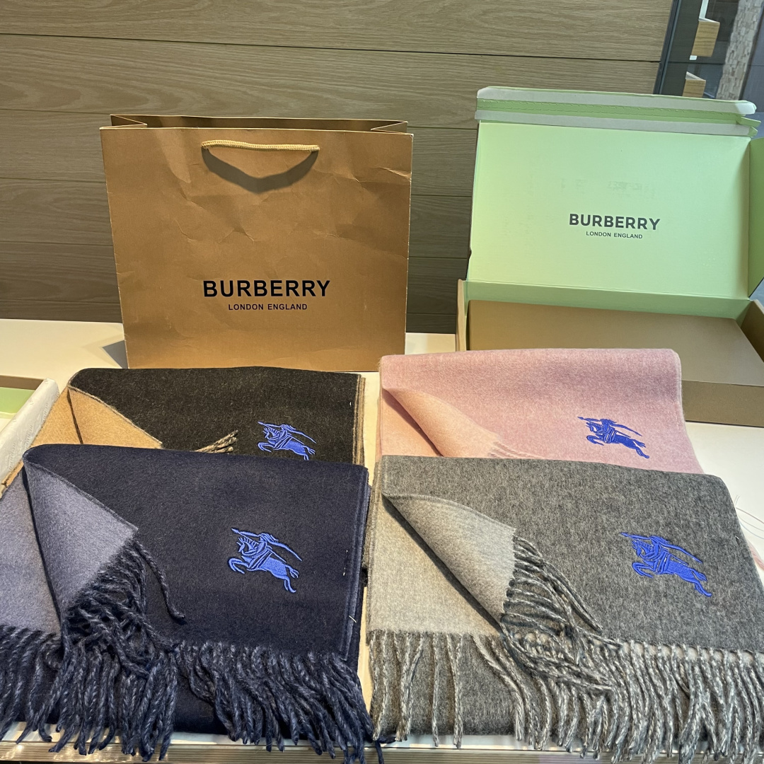 ✨✨Burberry · 巴宝莉双面围巾❗好看的要疯掉了，太有型太有魅力了❗❗非常斯文时尚的秋冬单品！真