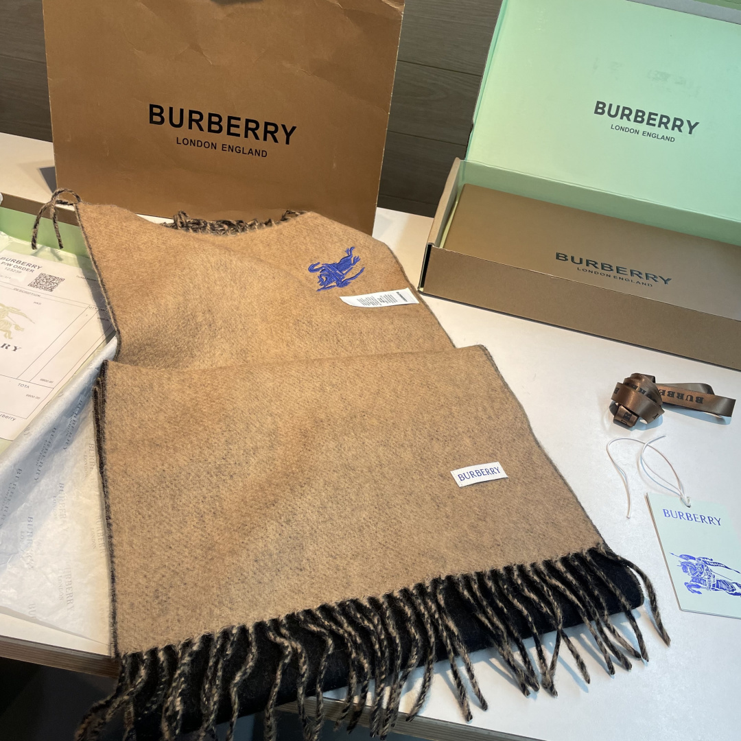✨✨Burberry · 巴宝莉双面围巾❗好看的要疯掉了，太有型太有魅力了❗❗非常斯文时尚的秋冬单品！真