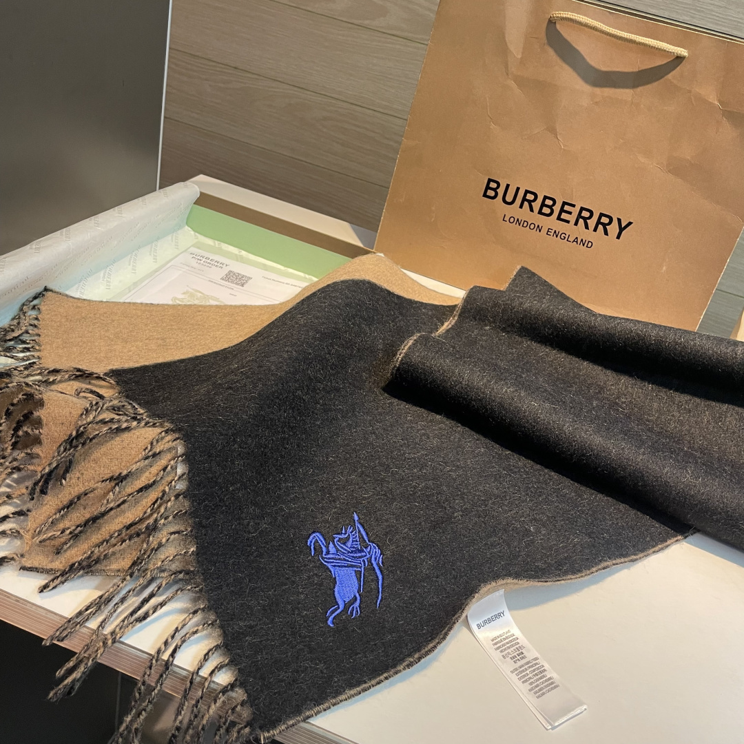 ✨✨Burberry · 巴宝莉双面围巾❗好看的要疯掉了，太有型太有魅力了❗❗非常斯文时尚的秋冬单品！真