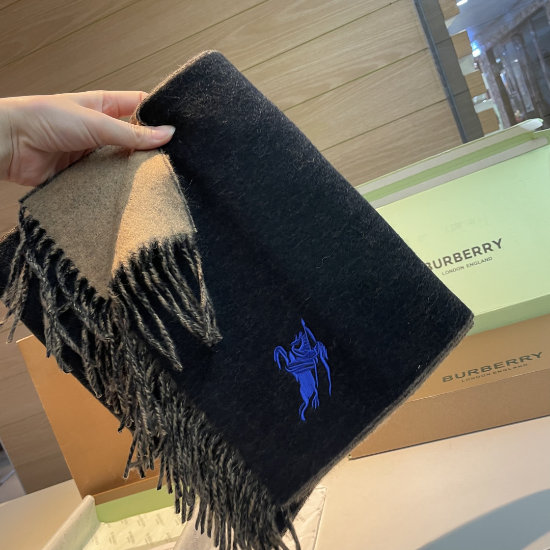 ✨✨Burberry · 巴宝莉双面围巾❗好看的要疯掉了，太有型太有魅力了❗❗非常斯文时尚的秋冬单品！真