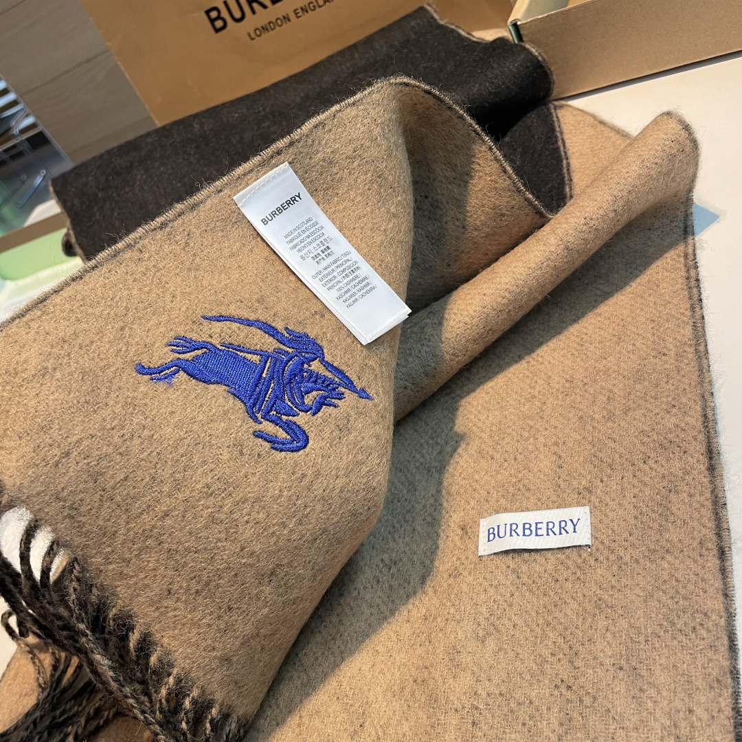 ✨✨Burberry · 巴宝莉双面围巾❗好看的要疯掉了，太有型太有魅力了❗❗非常斯文时尚的秋冬单品！真