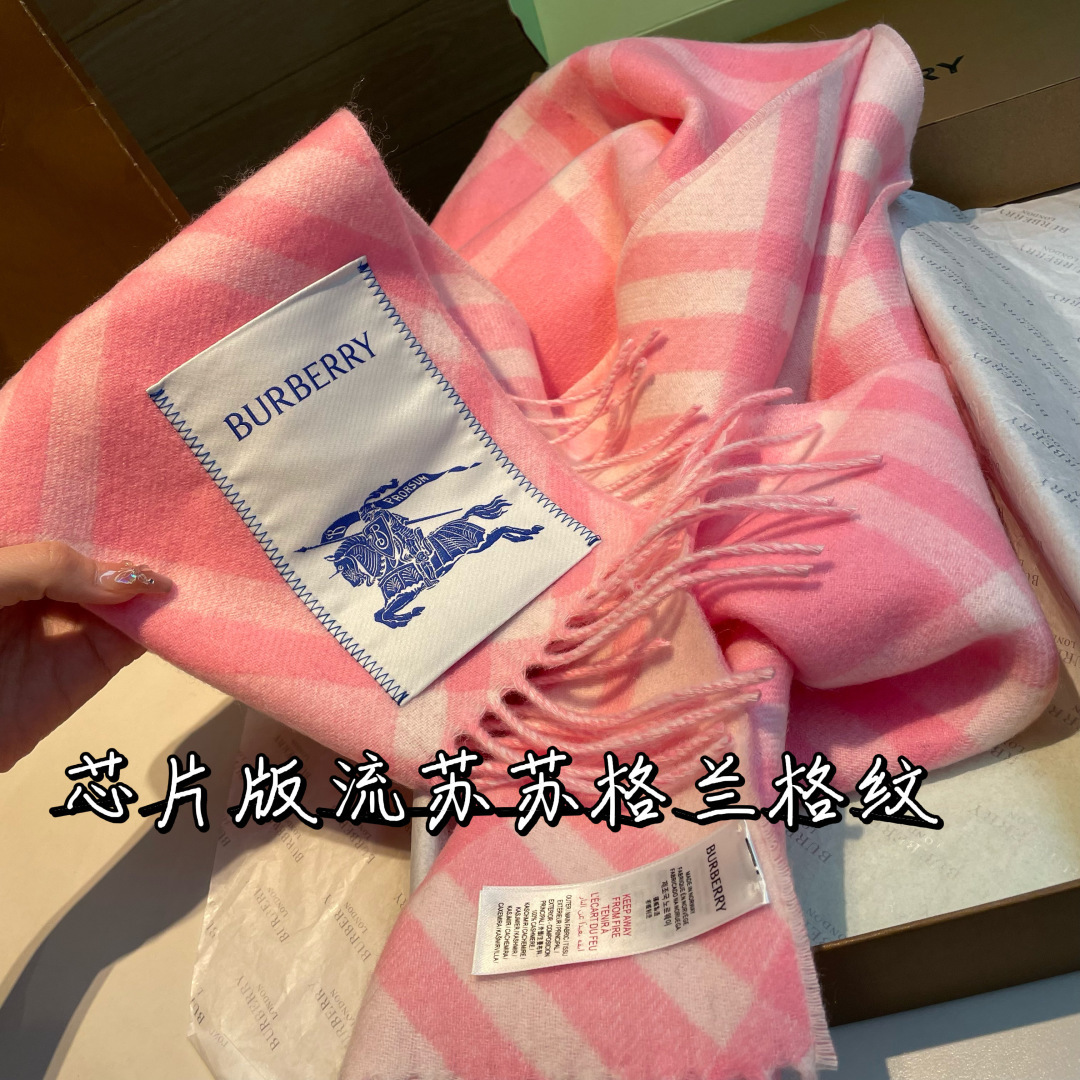 。芯片版 Burberry新款苏格兰格纹羊绒围巾，继全智贤带火的格纹款围巾之后，Bur又一款力作上市，B