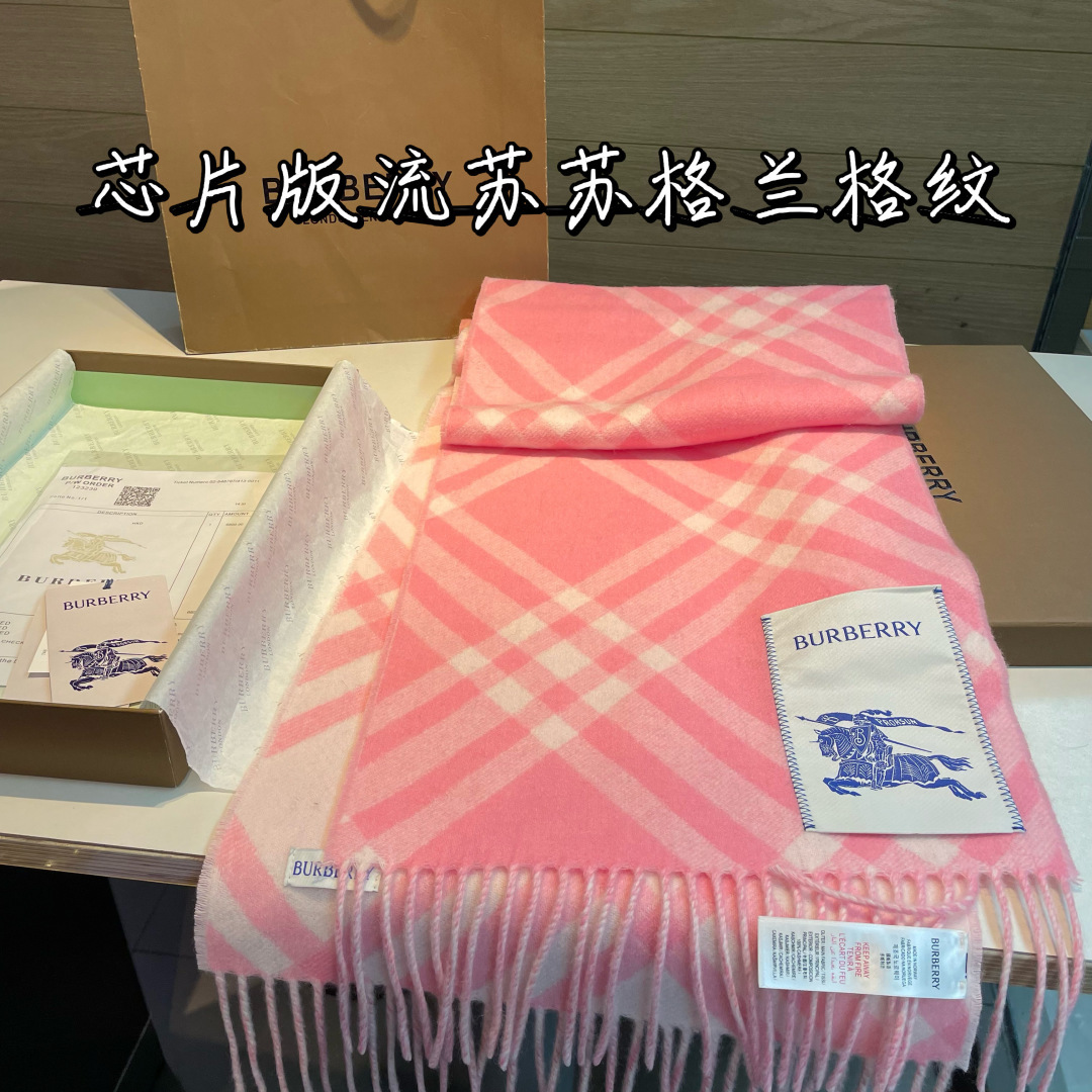 。芯片版 Burberry新款苏格兰格纹羊绒围巾，继全智贤带火的格纹款围巾之后，Bur又一款力作上市，B