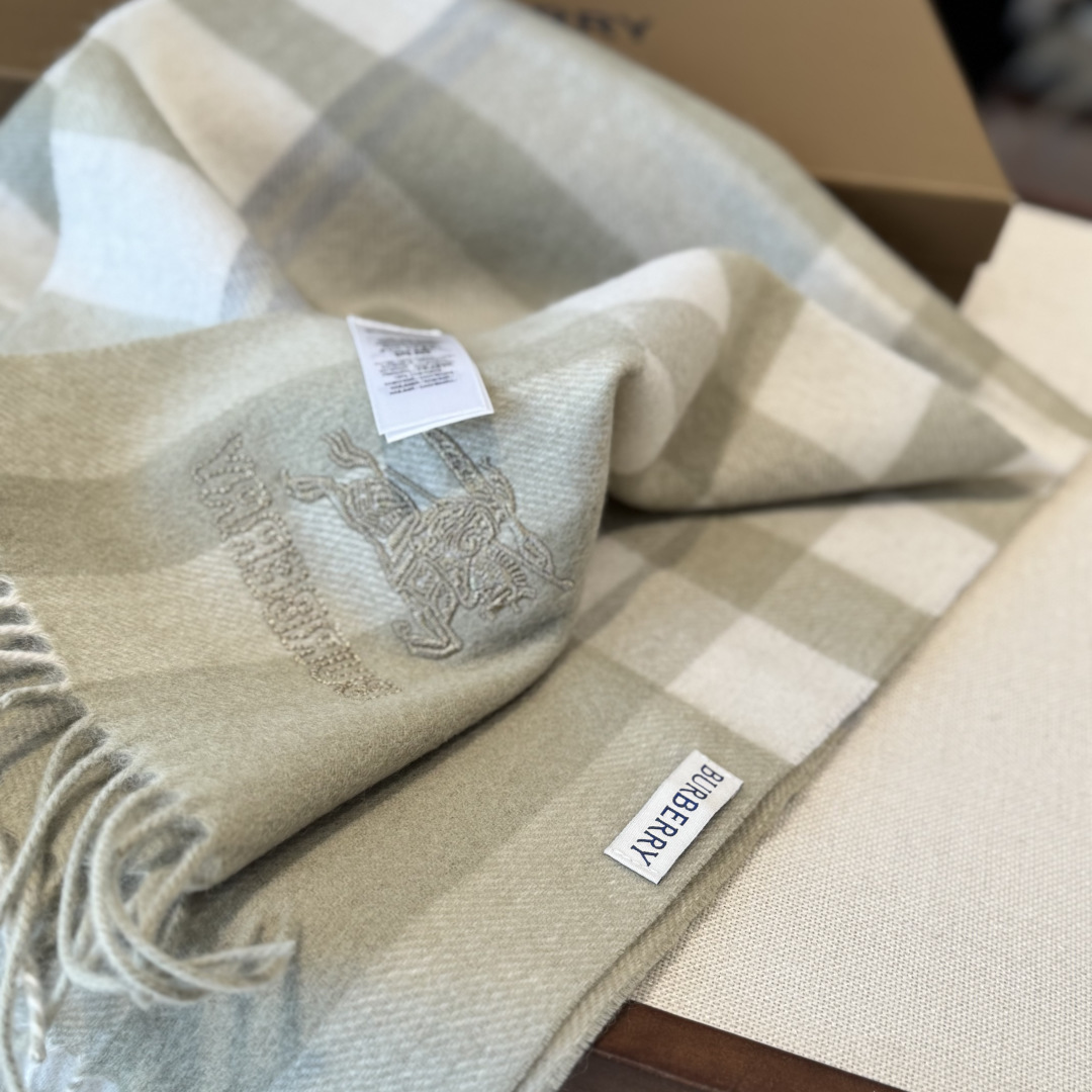 ✨✨Burberry · 巴宝莉双面围巾❗好看的要疯掉了，太有型太有魅力了❗❗非常斯文时尚的秋冬单品！真