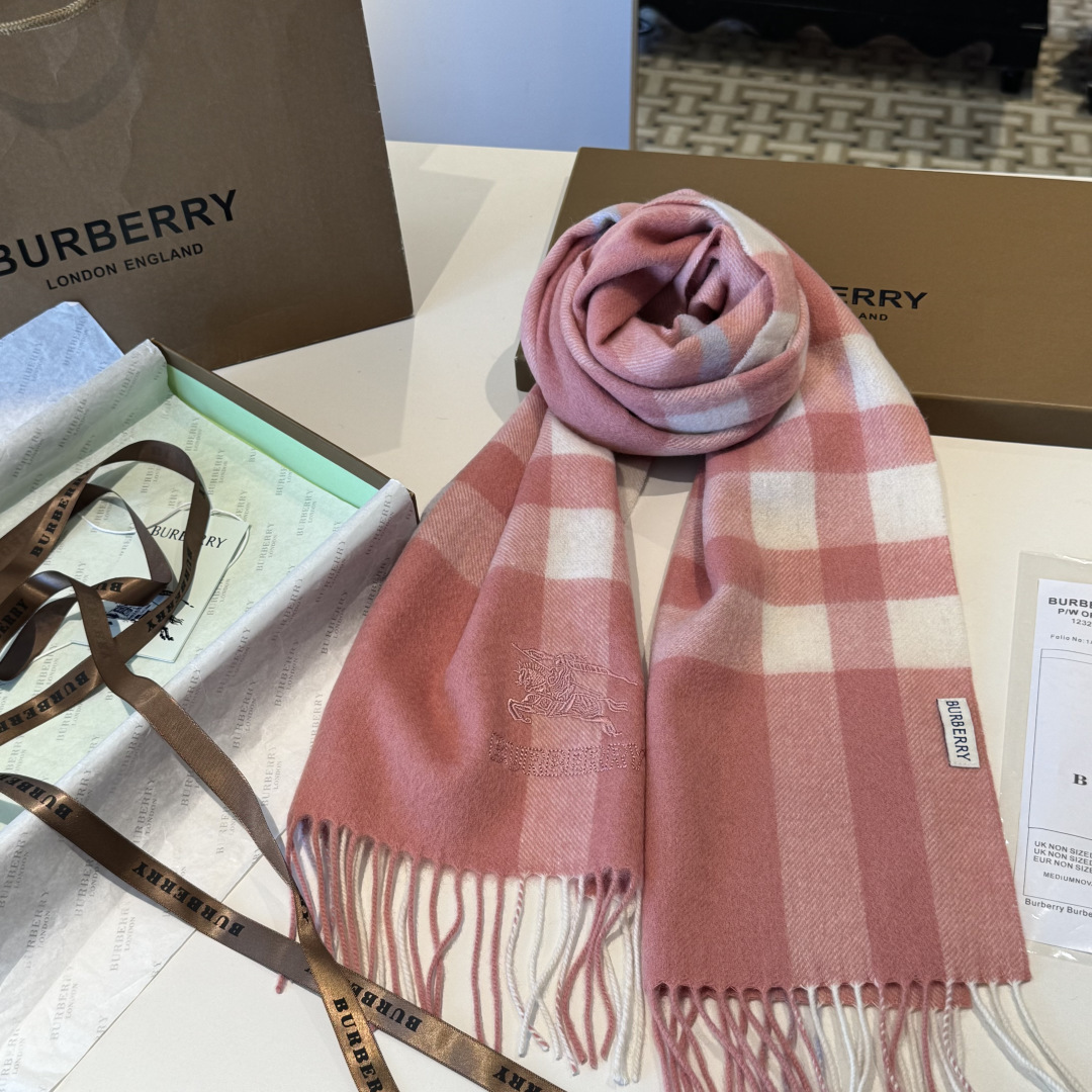 ✨✨Burberry · 巴宝莉双面围巾❗好看的要疯掉了，太有型太有魅力了❗❗非常斯文时尚的秋冬单品！真