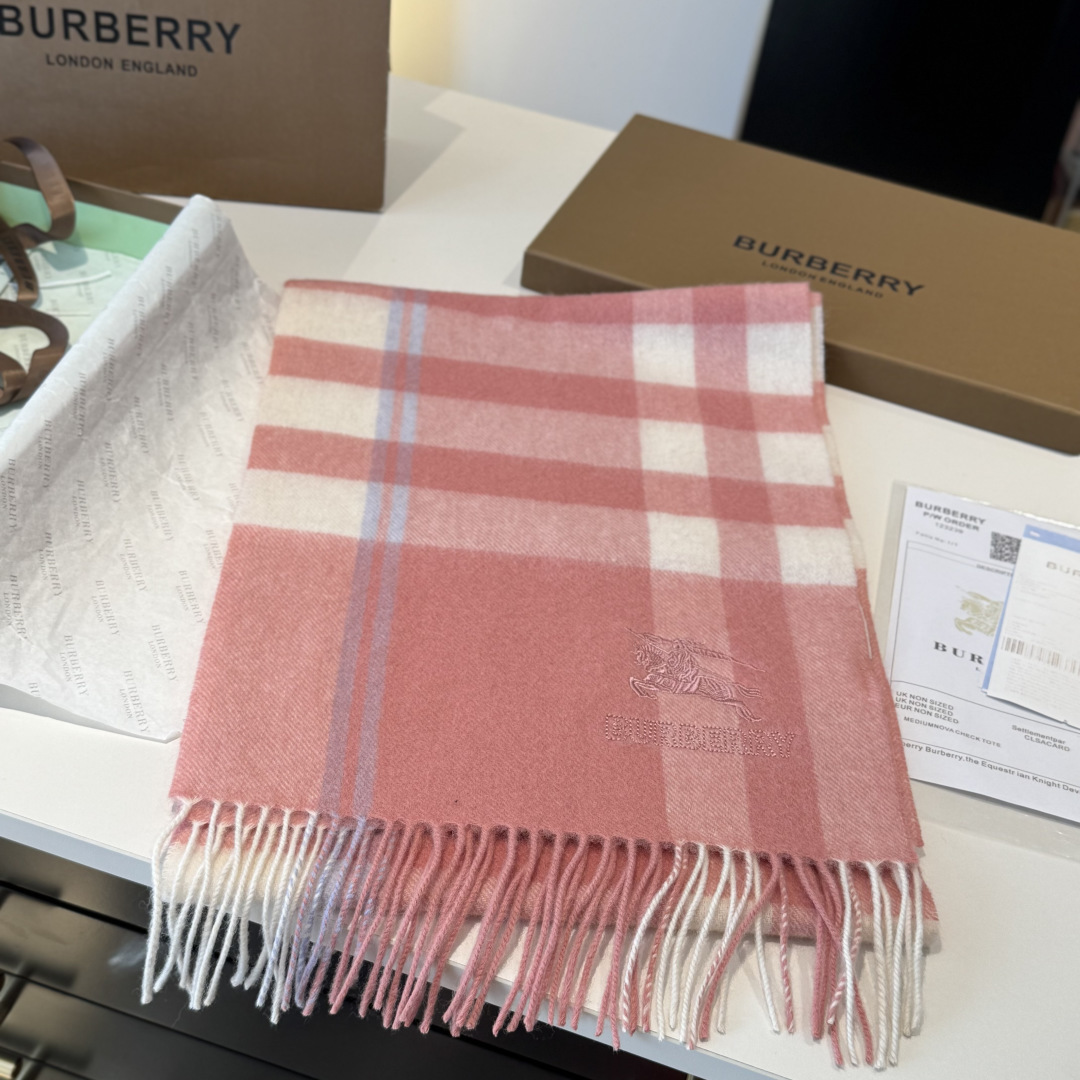 ✨✨Burberry · 巴宝莉双面围巾❗好看的要疯掉了，太有型太有魅力了❗❗非常斯文时尚的秋冬单品！真