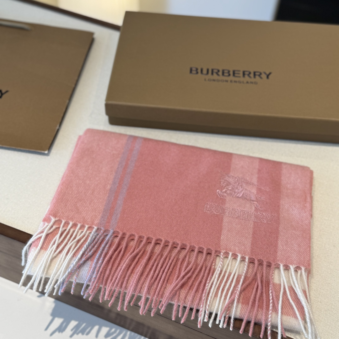 ✨✨Burberry · 巴宝莉双面围巾❗好看的要疯掉了，太有型太有魅力了❗❗非常斯文时尚的秋冬单品！真