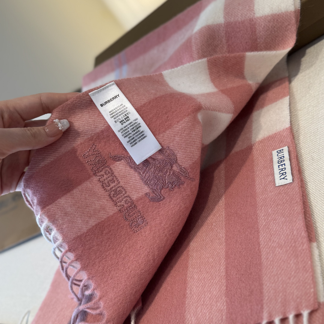 ✨✨Burberry · 巴宝莉双面围巾❗好看的要疯掉了，太有型太有魅力了❗❗非常斯文时尚的秋冬单品！真