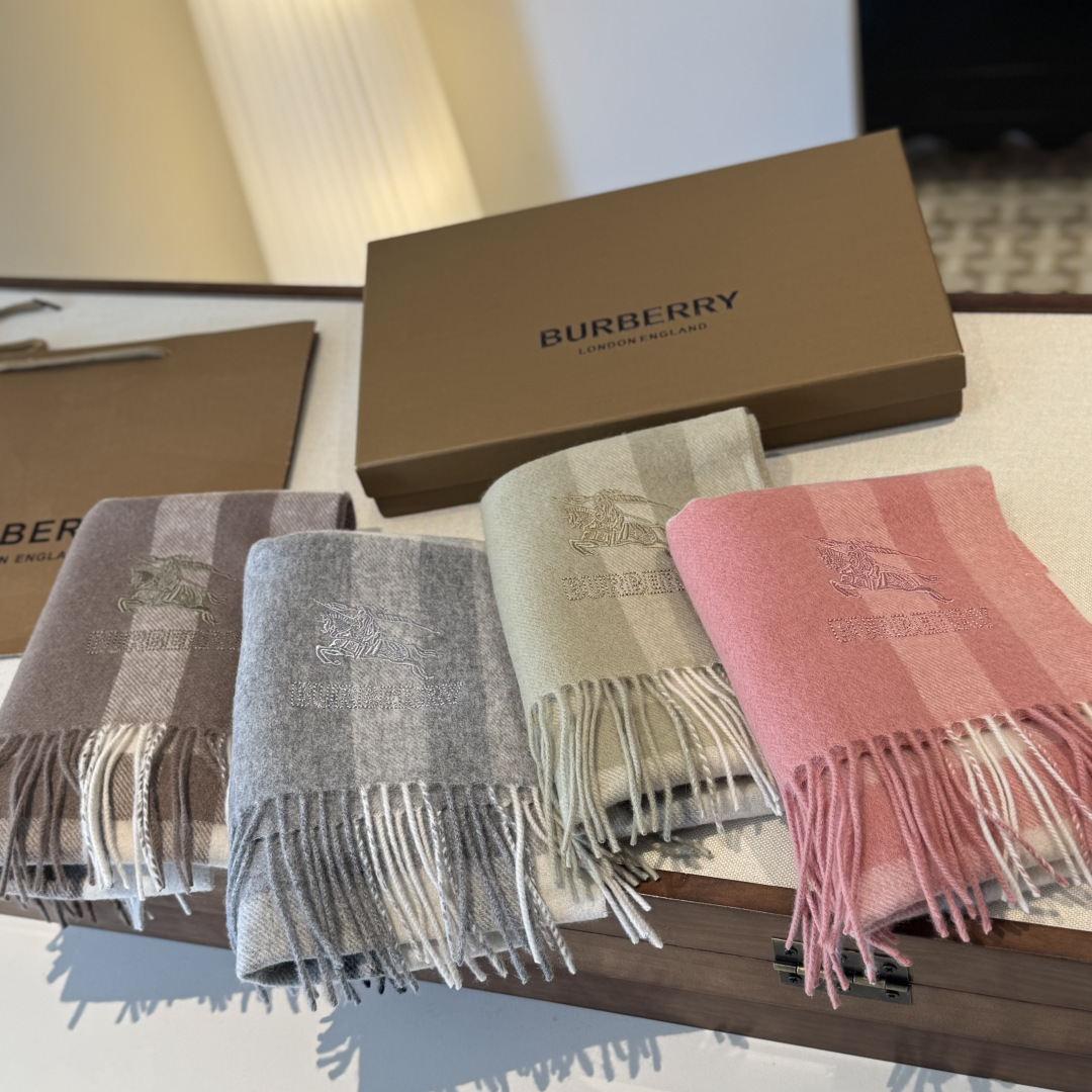 ✨✨Burberry · 巴宝莉双面围巾❗好看的要疯掉了，太有型太有魅力了❗❗非常斯文时尚的秋冬单品！真
