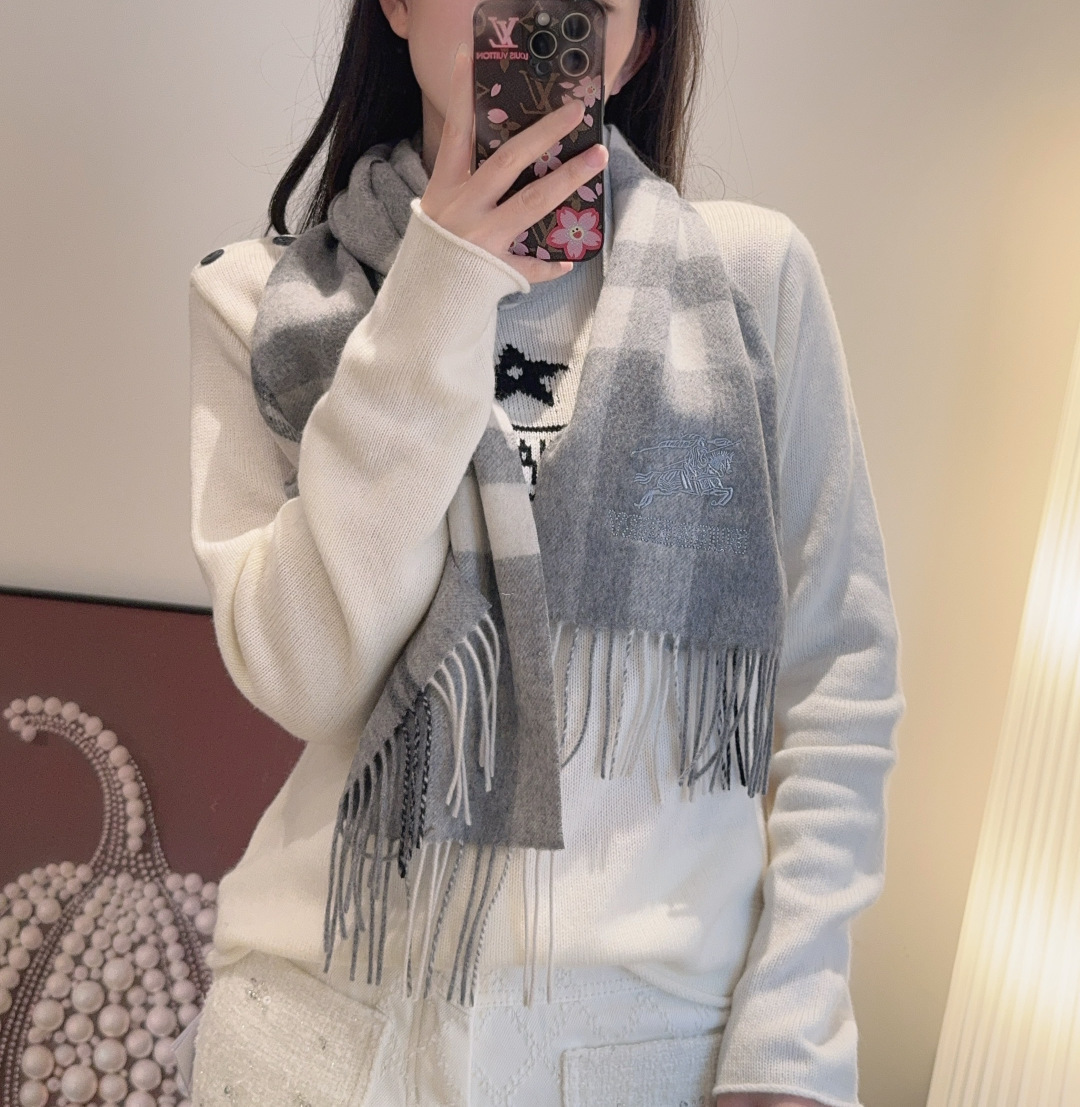 ✨✨Burberry · 巴宝莉双面围巾❗好看的要疯掉了，太有型太有魅力了❗❗非常斯文时尚的秋冬单品！真