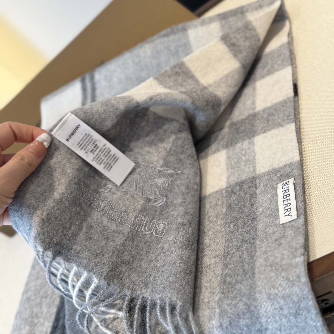 ✨✨Burberry · 巴宝莉双面围巾❗好看的要疯掉了，太有型太有魅力了❗❗非常斯文时尚的秋冬单品！真
