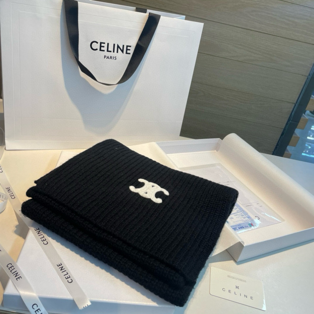 CELINE· 赛琳经典羊绒围巾❗来个硬货.麻溜的安排上.纯正出口❗原订单已经交货一批，其中一批刚过海关