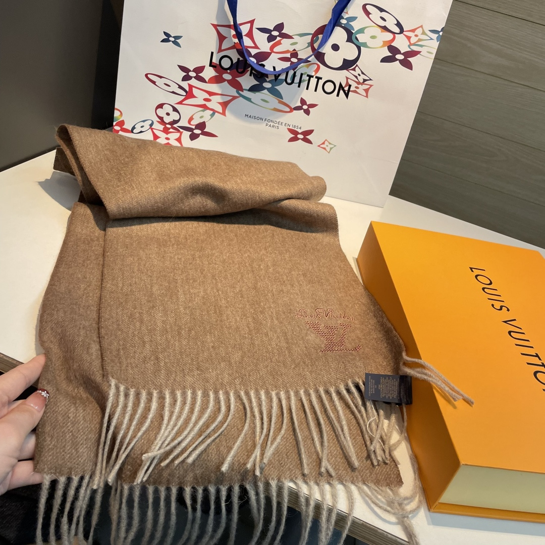 【▪️家属福利来了！！Lv 高端重磅男士围巾！】怒赞推荐，激动~！！下手绝对要快，同步专柜，最高端的男士