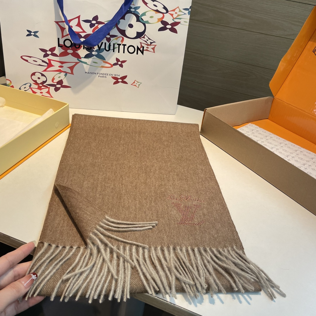 【▪️家属福利来了！！Lv 高端重磅男士围巾！】怒赞推荐，激动~！！下手绝对要快，同步专柜，最高端的男士