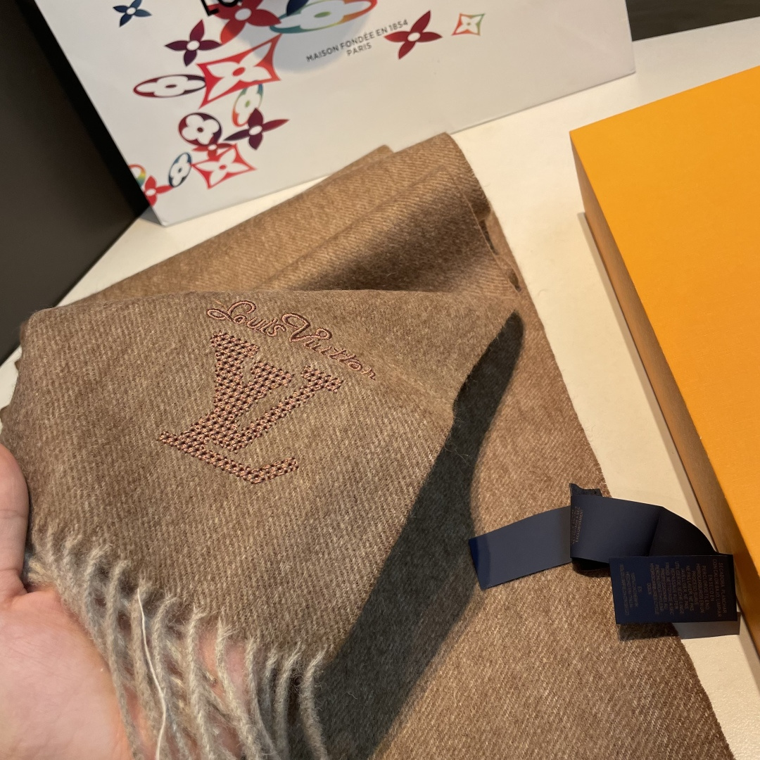 【▪️家属福利来了！！Lv 高端重磅男士围巾！】怒赞推荐，激动~！！下手绝对要快，同步专柜，最高端的男士