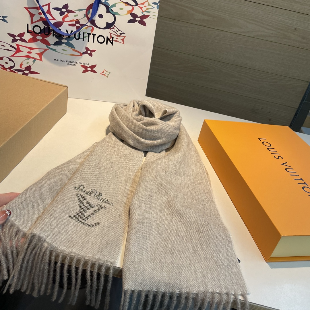 【▪️家属福利来了！！Lv 高端重磅男士围巾！】怒赞推荐，激动~！！下手绝对要快，同步专柜，最高端的男士