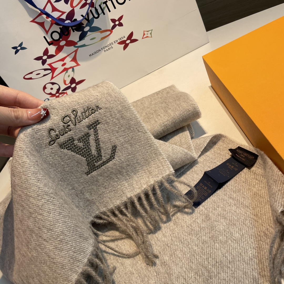 【▪️家属福利来了！！Lv 高端重磅男士围巾！】怒赞推荐，激动~！！下手绝对要快，同步专柜，最高端的男士